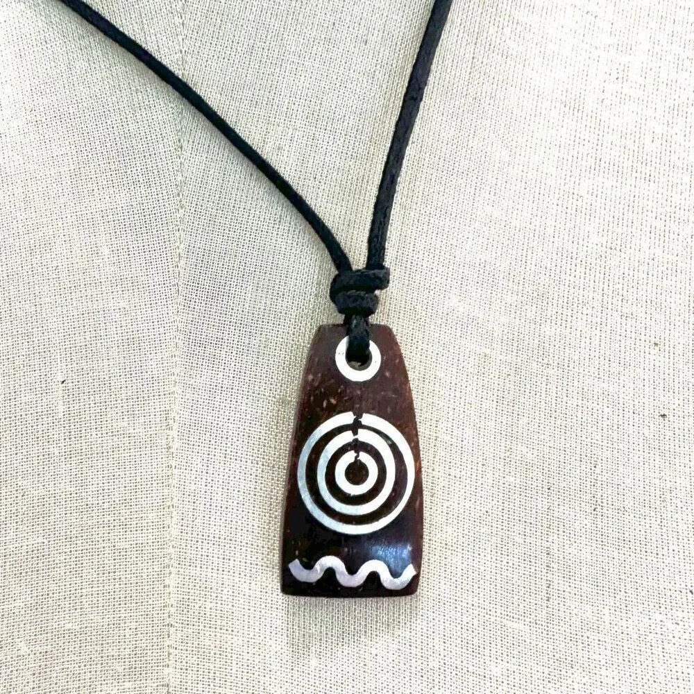 Coconut shell carved pendant necklace